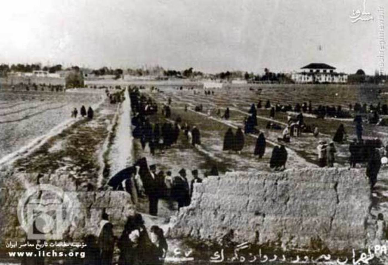 بيرونِ دروازه گمرك 