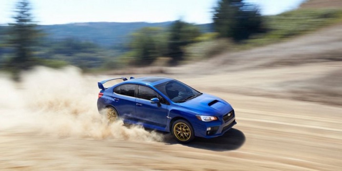سوبارو WRX STI

قدرت: ۳۰۵ اسب بخار  قیمت: ۳۴۶۹۵ دلار

پیشرانه‌ ۲.۵ لیتری تخت (باکسر) سوبارو شاید کمی قدیمی به نظر بیاید اما همچنان یکی از بهترین پیشرانه‌های موجود در بازار است. این پیشرانه‌ چهار سیلندر از سیستم توربوشارژر نیز بهره مند است و محبوبیت بالایی نیز در بین خودرو دوستان دارد. اگر هیجان رانندگی در اولویت شما است، همواره محصولات سوبارو را در بالای لیست خود قرار دهید.