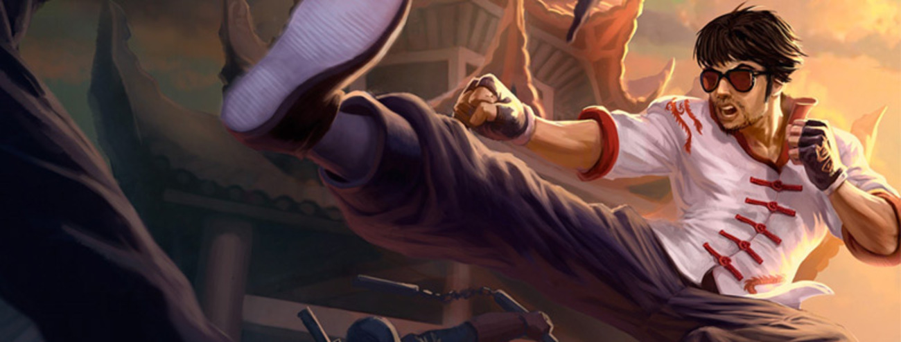 Lee Sin - جالب است بدانید که در بازی سبک MOBA استودیو رایت گیمز یعنی League of Legends هم شخصیتی بر اساس بروسلی ساخته شده است. «لی سین» که از او با لقب «راهب کور» هم یاد می‌شود، یک مبارز متخصص در فنون رزمی است که تنها تفاوتش با بروسلی، نابینا بودنش است. به استثنای این مورد و مخصوصاً اگر لباس مشت اژدها (Dragon Fist) را برایش انتخاب کنید (بروسلی بار‌ها در فیلم‌هایش با این لباس دیده شده)، به دلیل شکل ظاهری و آرامش خاصش، شباهت غیرقابل انکاری با لی دارد.