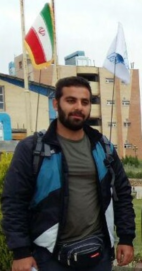 فرزاد ویسی، دانشجوی رشته تربیت بدنی دانشگاه آزاد اسلامی واحد سقز، پیاده‌روی خود از شهر سقز تا حرم حضرت امام خمینی(ره) را آغاز کرد.