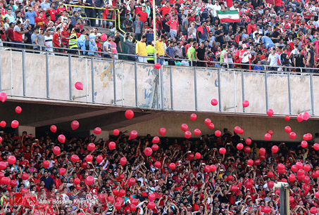 حضور حدود 30 هزار هوادار در ورزشگاه/ تعداد پرسپولیسی‌ها بیشتر است