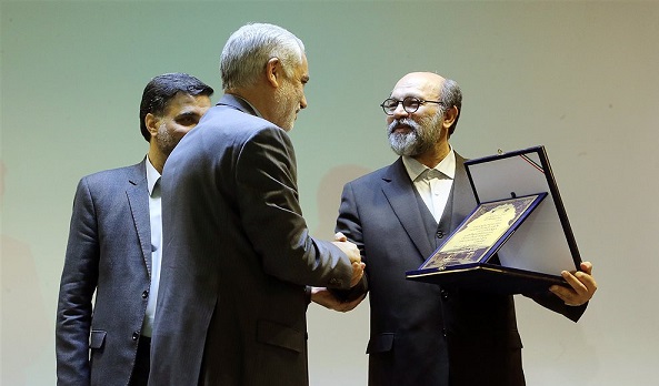 حمایت دانشگاه آزاد از پایان نامه های مرتبط با مفاخر و مشاهیر ایران