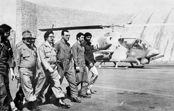 بنی صدر زمانی که فرمانده کل قوا بود بنی صدر زمانی که فرمانده کل قوا بود