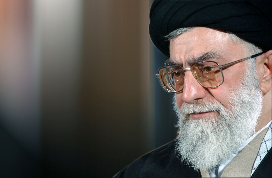 نقد شخصیت داستانی آیت‌الله خامنه‌ای در رمانی با جنبه‌های پست‌مدرن