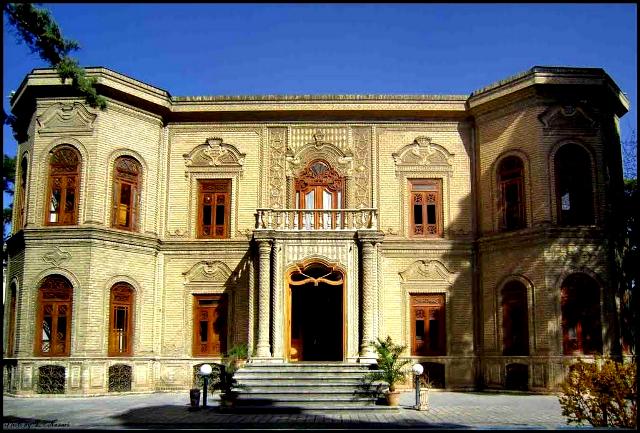 مردم پشت درهای بسته موزه‌های تهران مانده‌اند