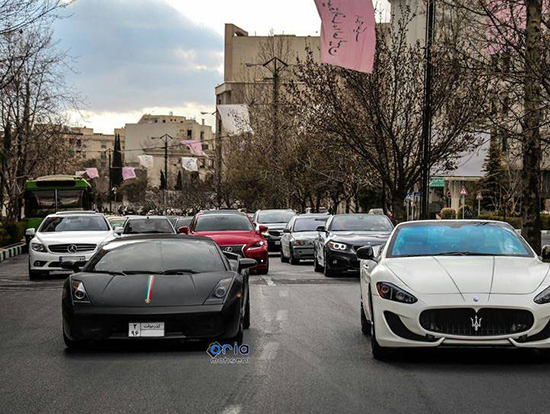 رژه خودروهای لوکس در پایتخت رژه خودروهای لوکس در پایتخت