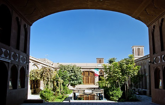 معمارى عهد قاجار را در خانه لارىها معمارى عهد قاجار را در خانه لارىها
