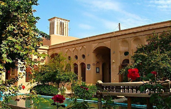 معمارى عهد قاجار را در خانه لارىها معمارى عهد قاجار را در خانه لارىها