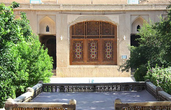 معمارى عهد قاجار را در خانه لارىها معمارى عهد قاجار را در خانه لارىها