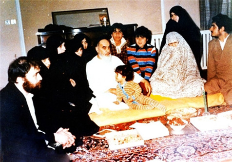 روزی که ظرف شستن نوبت امام شد