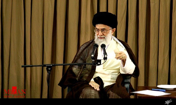رهبرانقلاب: چرا دانشجو بايد چند صد صفحه كتاب برای یک واحد درسی بخواند؟ 