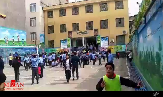 واکنش دانش‌آموزان یک مدرسه در لحظه زلزله مشهد