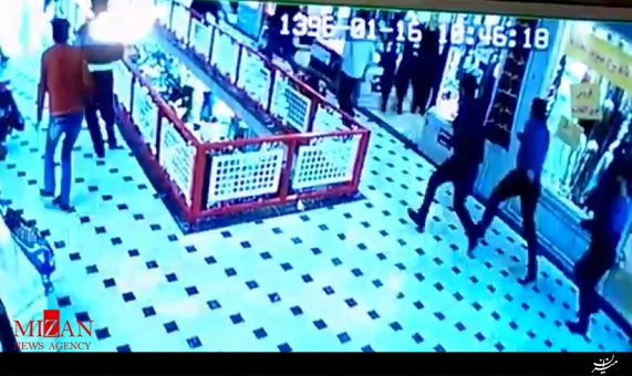 واکنش مردم زمان وقوع زلزله در پاساژ فردوسی مشهد واکنش مردم زمان وقوع زلزله در پاساژ فردوسی مشهد