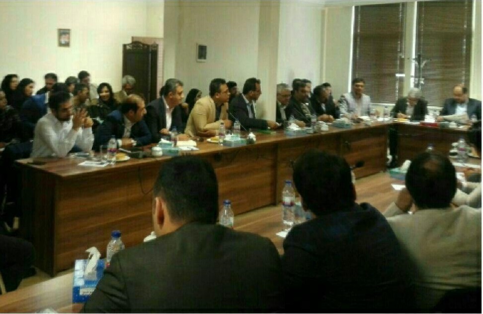نشست غیرقانونی یک مقام دولتی با فعالان رسانه‌ای برای انتخابات