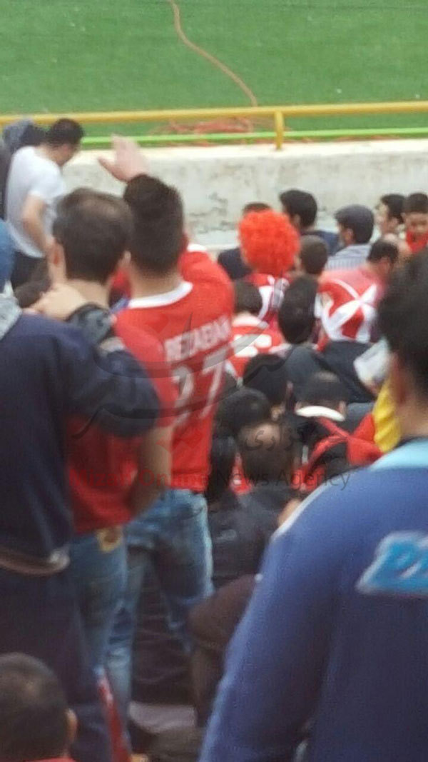 حضور تاج، کریمی، طاهری و هوادارن رضاییان در ورزشگاه/ گرانی بلیت، مانع پر شدن استادیوم آزادی+ عکس