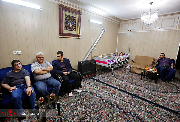 کسی صدای محمد پارسا را نمیشنود/ از بدقولیهای مهندس و اسطوره تا مادری که فقط با خدا حرف میزند کسی صدای محمد پارسا را نمیشنود/ از بدقولیهای مهندس و اسطوره تا مادری که فقط با خدا حرف میزند