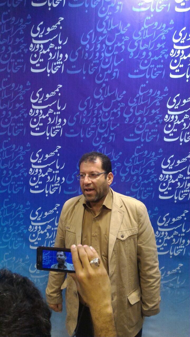 اين ثبت نام كننده مى گويد كابينه ام را چيده ام و ظريف وزير خارجه دولت من خواهد بود/ او مى گويد تنها رقيبم فقر و بيكارى است اين ثبت نام كننده مى گويد كابينه ام را چيده ام و ظريف وزير خارجه دولت من خواهد بود/ او مى گويد تنها رقيبم فقر و بيكارى است
