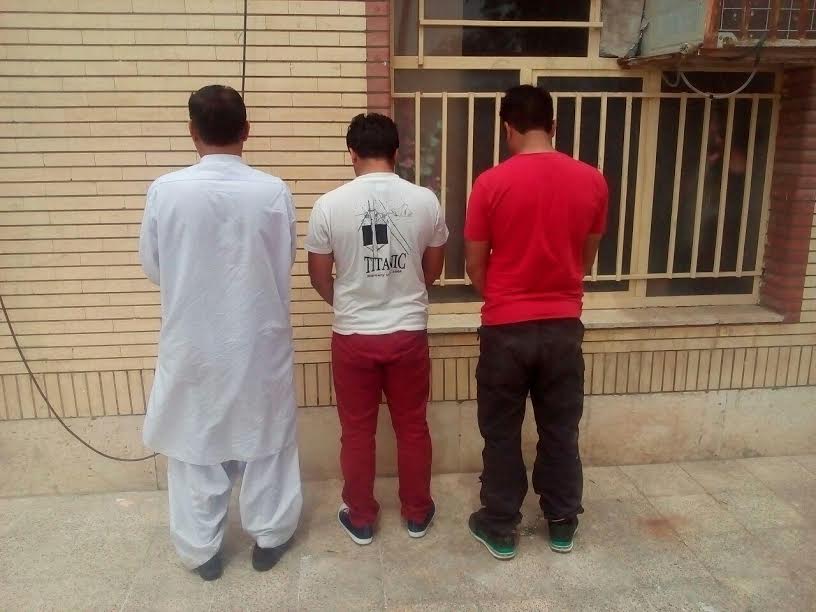 کشف محموله سنگین یک تنی مواد مخدر در شهرستان بم/ سه قاچاقچی حرفه ای دستگیر شدند + عکس کشف محموله سنگین یک تنی مواد مخدر در شهرستان بم/ سه قاچاقچی حرفه ای دستگیر شدند + عکس