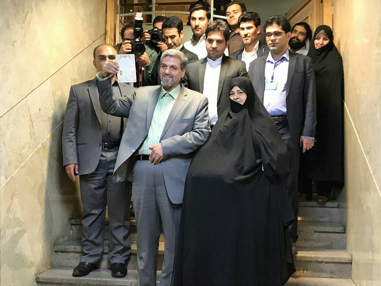دبیر کل حزب مردم سالاری برای کاندیداتوری ثبت نام کرد