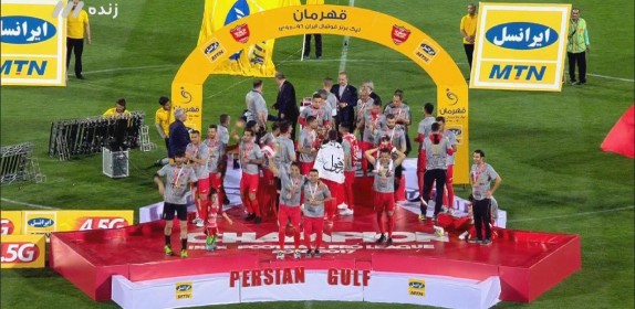 بالا بردن جام قهرمانی پرسپولیس +فیلم بالا بردن جام قهرمانی پرسپولیس +فیلم