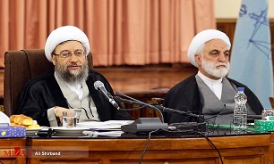 روسای دادگستری‌ها و دادستان‌ها با همکاری نیروهای انتظامی و امنیتی اجازه ندهند عده‌ای، آرای مردم را تصاحب کرده یا فتنه‌گری و اغتشاش کنند/ اگر بخواهیم در کشور سرمایه گذاری سالم صورت گیرد، باید دست کسانی که به بیت المال دست درازی می‌کنند را قطع کنیم/ انتقاد از نحوه توزیع بودجه توسط دستگاه اجرایی