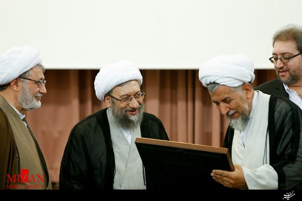 اهدای لوح تقدیر به روسای کل دادگستری پنج استان نمونه از لحاظ فعالیتهای فرهنگی اهدای لوح تقدیر به روسای کل دادگستری پنج استان نمونه از لحاظ فعالیتهای فرهنگی