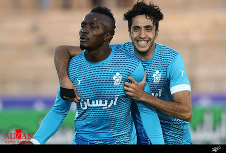 منشا با قراردادی نجومی پرسپولیسی میشود/ فرش قرمز 350 هزار دلاری منشا با قراردادی نجومی پرسپولیسی میشود/ فرش قرمز 350 هزار دلاری