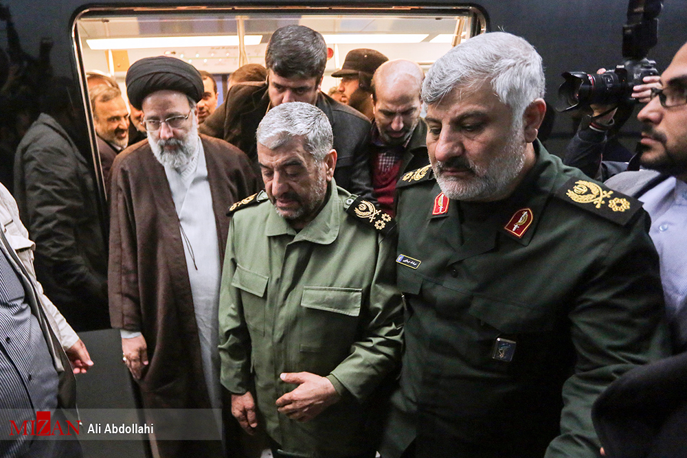 رئیسی در کنار فرمانده سپاه پاسداران