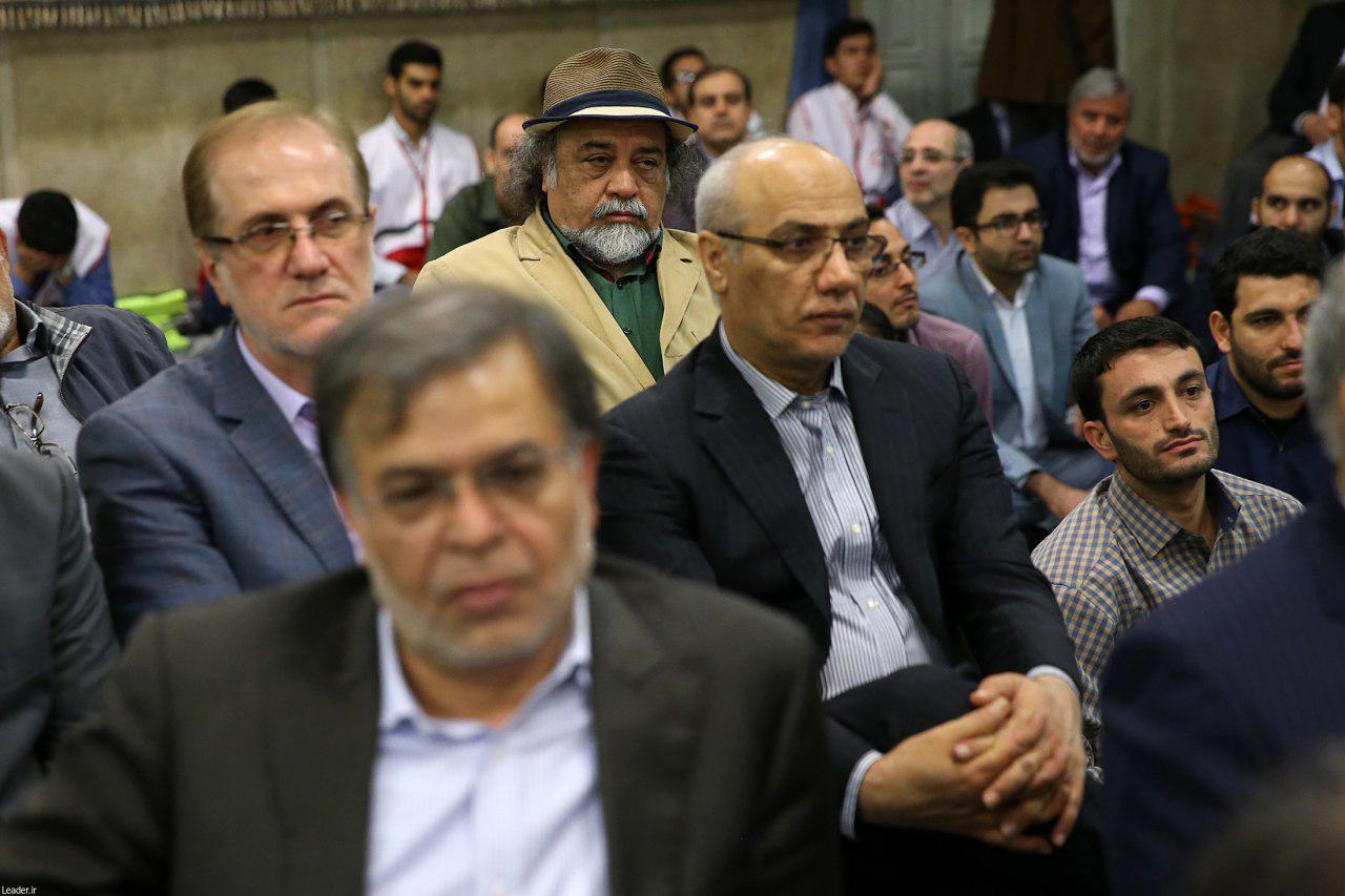 جمعی از هنرمندان با رهبر انقلاب دیدار کردند