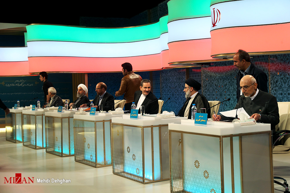 قالیباف، رئیسی، روحانی و آقا میرسلیم با مردم سخن میگویند قالیباف، رئیسی، روحانی و آقا میرسلیم با مردم سخن میگویند