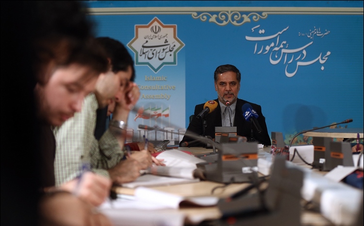 تیم مذاکره کننده سابق برجام را باعث لغو و رفع تحریم ها نمی داند