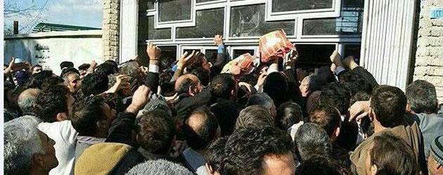 گاف جدید منافقین/ جشن هستهای یا صف خرید خودرو گاف جدید منافقین/ جشن هستهای یا صف خرید خودرو