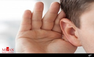 پیرگوشی به دلیل استفاده از هندزفری در میانسالی