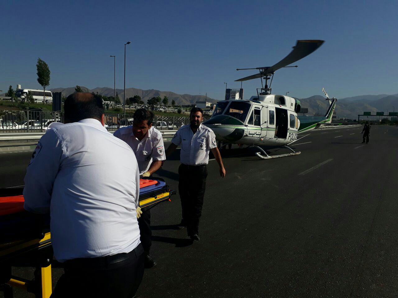 برخورد شدید موتورسیکلت و اتوبوس در اتوبان آزادگان تهران