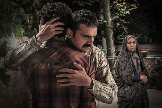 «زیر پای مادر»