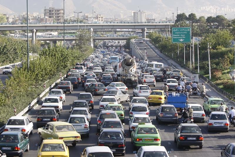 ترافیک سنگین در همت ،چمران ،یادگار ،کرج و آزادگان/ 100کیلومتر ترافیک تا ساعت 7صبح امروز/ وقوع 3 تصادف خسارتی/اضافه شدن 2 رام قطار به خط 3 مترو
