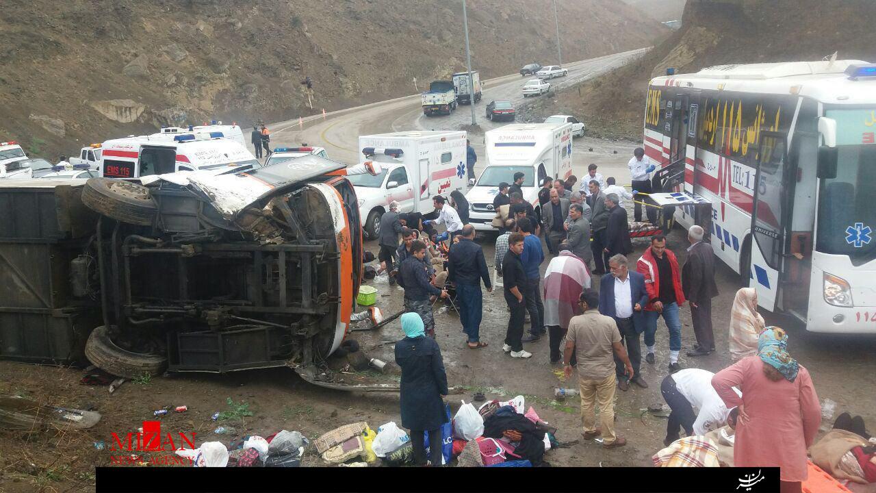 واژگونی اتوبوس مسافربری گردشگران اصفهانی در گردنه حیران/ ۱۶ نفر مصدوم شدند