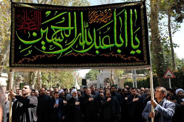 حضور  روحانی در جمع عزاداران نهاد ریاست جمهوری