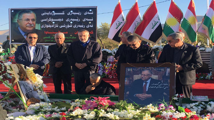 حضور سردار سلیمانی بر سر مزار جلال طالبانی در سلیمانیه+تصاویر