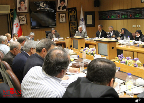 توضیح نوید ادهم در مورد خطر دولتی کردن فعابیت های دینی در مدارس