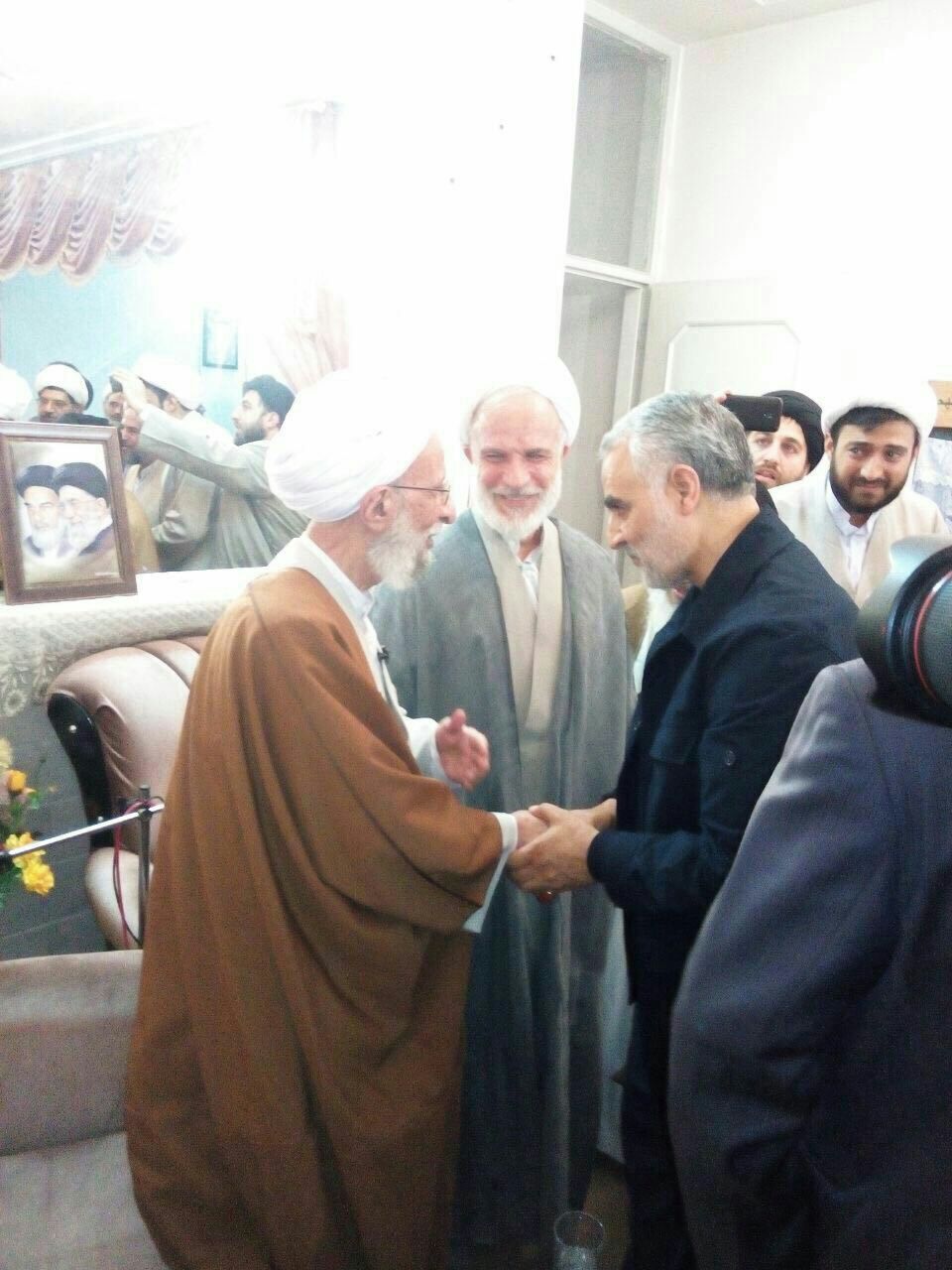 عکس/ سردار حاج قاسم سلیمانی در محضر علامه مصباح یزدی عکس/ سردار حاج قاسم سلیمانی در محضر علامه مصباح یزدی