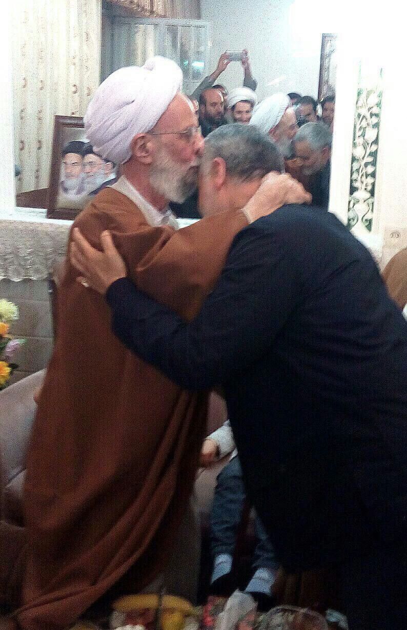عکس/ سردار حاج قاسم سلیمانی در محضر علامه مصباح یزدی عکس/ سردار حاج قاسم سلیمانی در محضر علامه مصباح یزدی