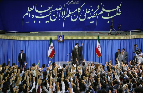 «غلط‌کردم‌نامه»ای که توده‌ای‌ها در تلویزیون خواندند