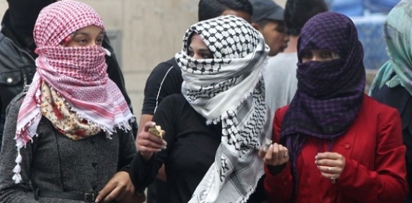 زنان مبارز فلسطینی به انتفاضه ضد صهیونیستی پیوستند+عکس زنان مبارز فلسطینی به انتفاضه ضد صهیونیستی پیوستند+عکس