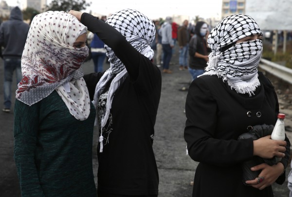 زنان مبارز فلسطینی به انتفاضه ضد صهیونیستی پیوستند+عکس زنان مبارز فلسطینی به انتفاضه ضد صهیونیستی پیوستند+عکس