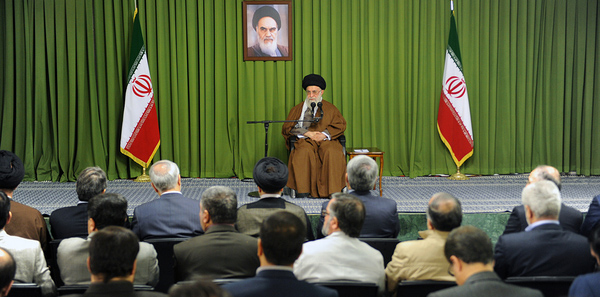 رهبر معظم انقلاب: هدف اصلی دشمن از جنگ نرم استحاله جمهوری اسلامی و تغییر باورهای مردم است/ لشکر عظیم سیاسی و هنری دشمن در پشت این جنگ نرم است/ صداوسیما باید تحلیلی مبنایی و واقع بینانه از شرایط داخلی، منطقه و جهان داشته باشد + فیلم