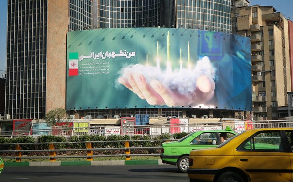 محمدرضا دوست محمدی خالق بیلبوردهای میدان ولیعصر (عج) نامزد چهره هنر انقلاب شد+عکس