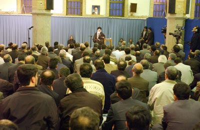 رهبر انقلاب: فیلم هایی ساخته میشود که غالباً خانه‌های مورد استفاده‌ی شخصیت‌های این فیلمها اشرافی است!/ واقعاً وضع زندگی مردم ما این‌طوری است؟