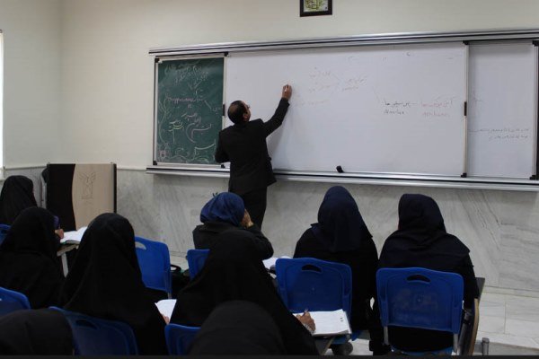 دانشگاه آزاد یک ماه تعطیل است