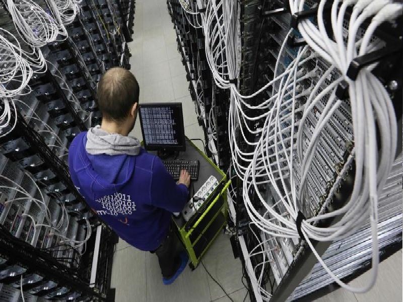 کنترل بر اینترنت و تلفن همراه در